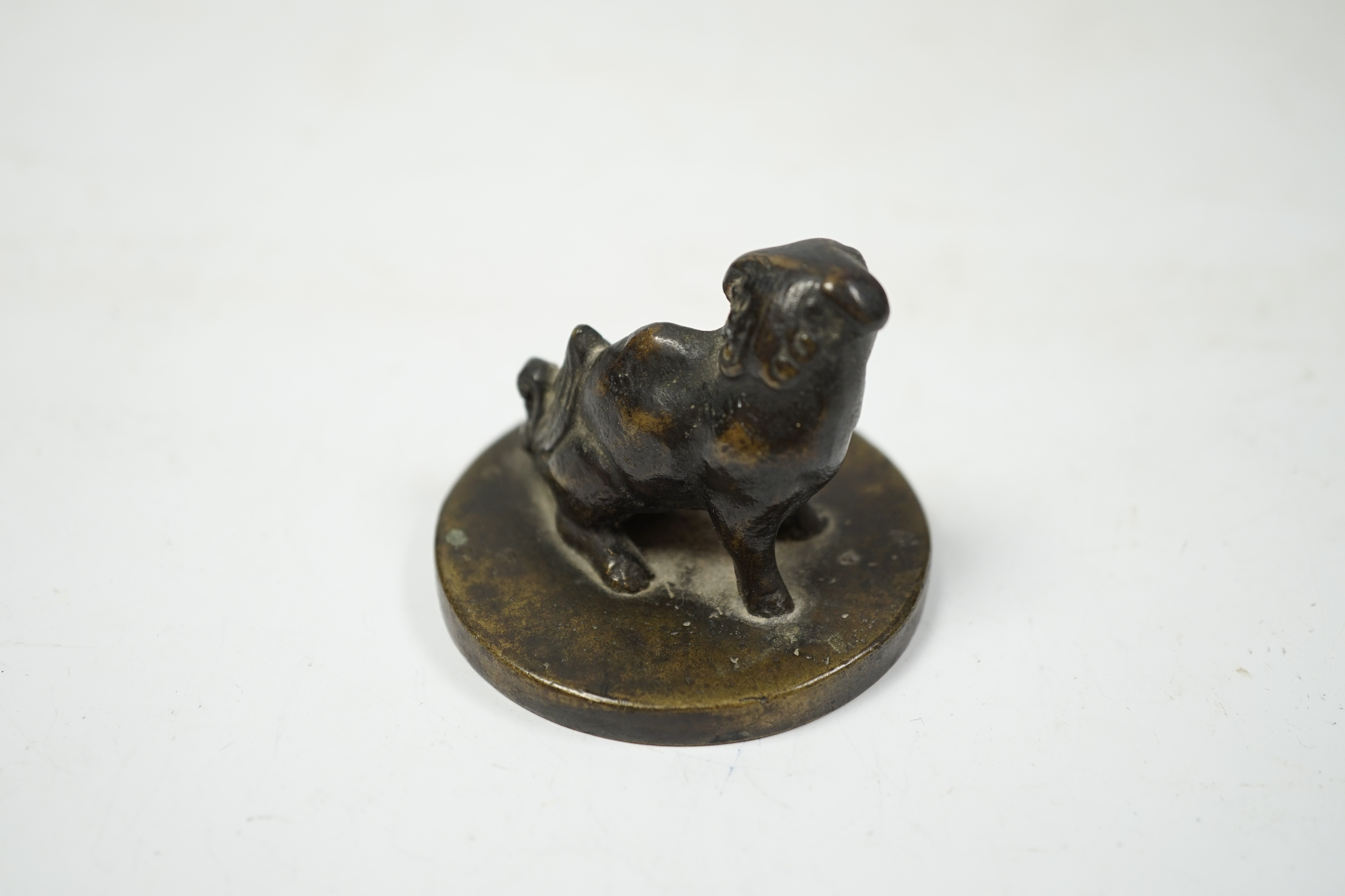 A Japanese bronze dog seal, base 5.6cm diameter